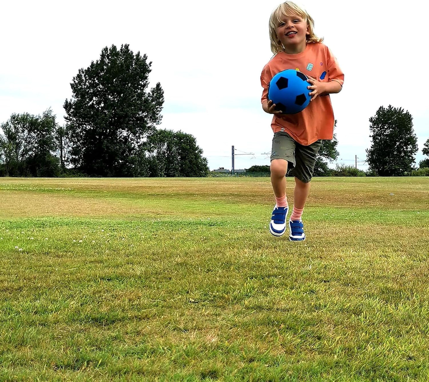 Fun Sport 20cm Football | Indoor/Outdoor Soft Sponge Foam Soccer Ball | Play Many Games For Hours Of Fun | Suitable For Adults, Boys And Girls Of All Ages (19.4cm Blue)